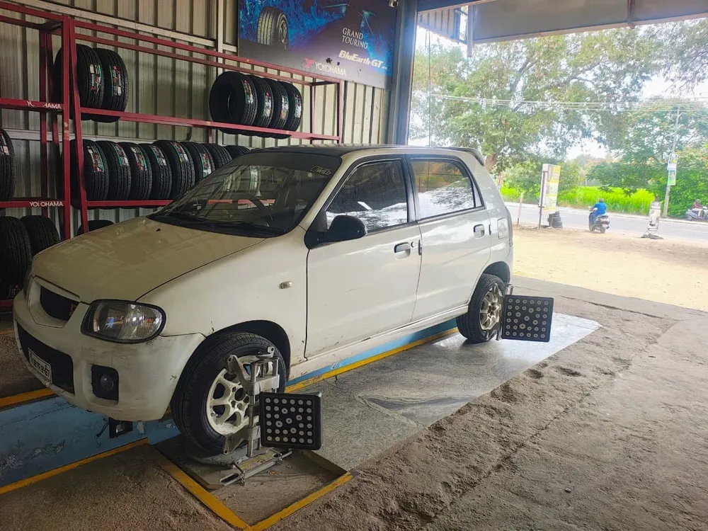Computerised wheel alignment