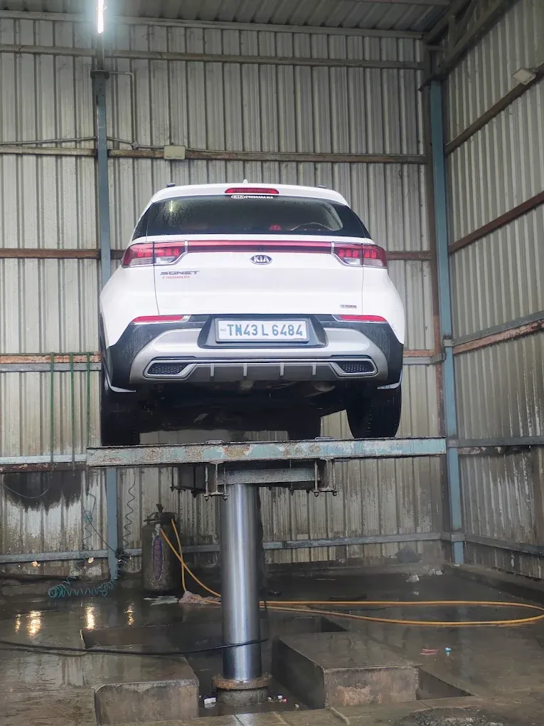 Service lift at the workshop